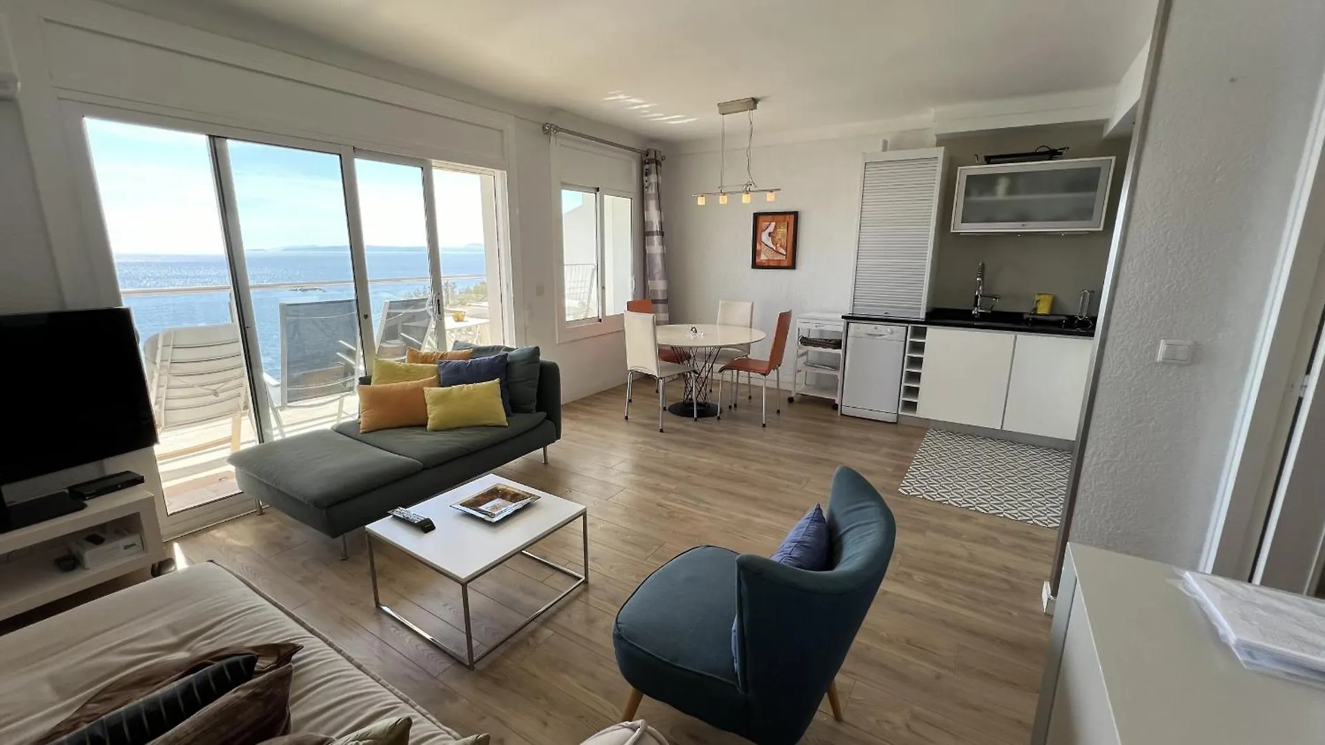 Apartamento Vista Mar Y Parking En Roses Av-27 0*,  İspanya